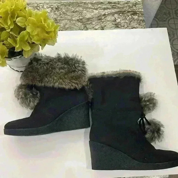 American Eagle, wedge suede like Black/faux fur/pom-poms wear up or down size9.5 - Picture 2 of 8